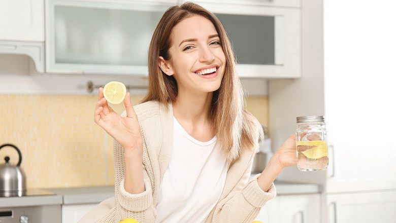 Beneficiile consumului de lămâie cu coajă: O abordare holistică asupra sănătății dimineața