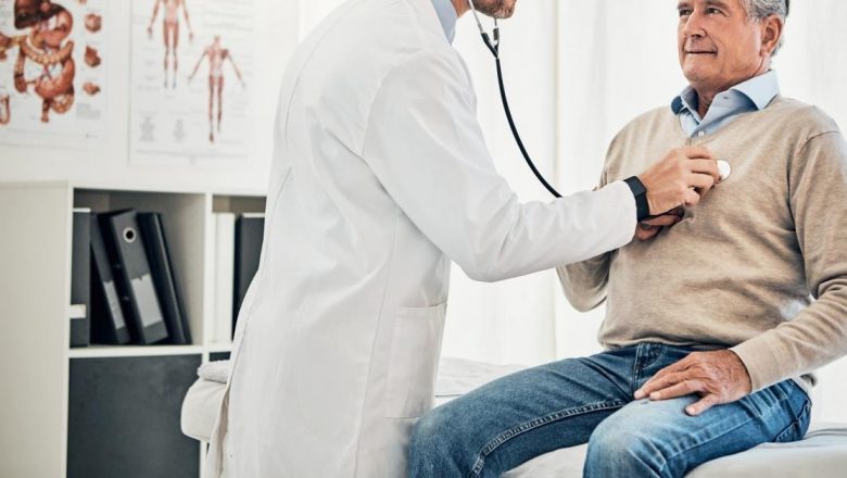 Importanța consultului geriatric: când și de ce ar trebui să apelăm la un medic geriatru