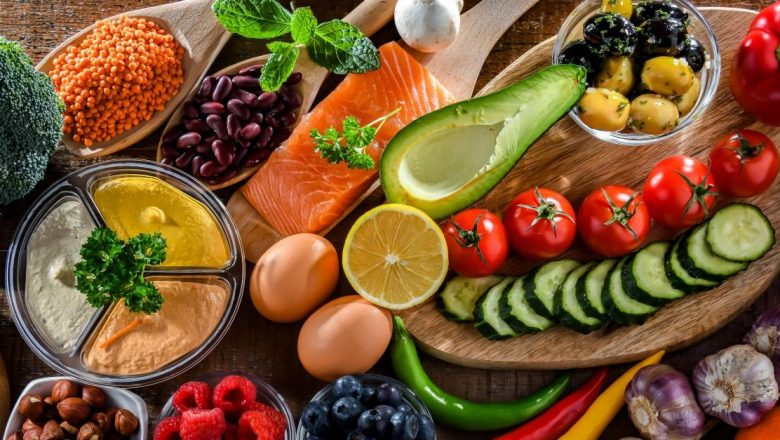 Superalimentele care îți pot transforma dieta: Ghidul complet pentru o alimentație sănătoasă