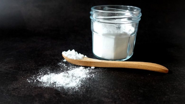 Pericolele ascunse ale apei cu bicarbonat de sodiu: Ce trebuie să știm despre acest trend pentru sănătate