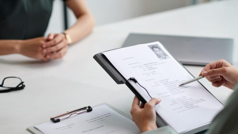 Ghidul complet pentru redactarea unui CV de succes: Strategii și sfaturi esențiale