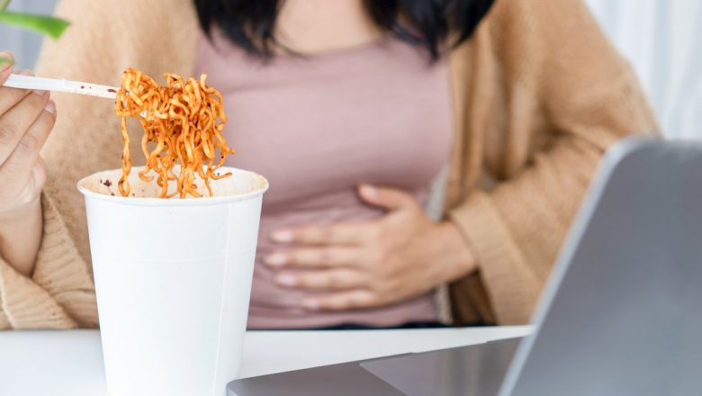Semnele de Avertizare ale Cancerului Ce Pot Apărea în Timpul Meselor: Ce Trebuie Să Știi