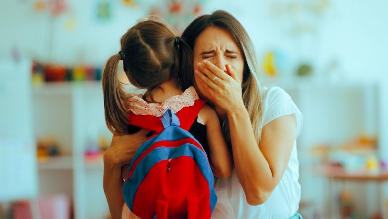 Ghidul Mamei: Cum să Eviți Să Fii Mămica Enervantă în Prima Zi de Școală