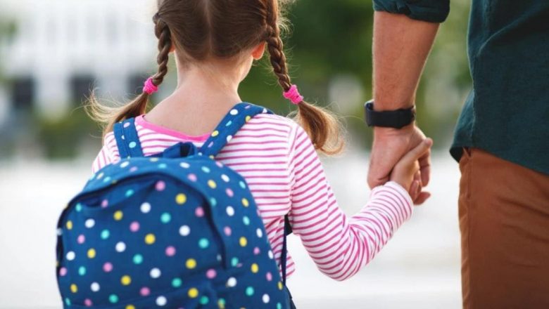 Cum să îți pregătești copilul pentru începutul anului școlar: Ghid complet pentru părinți