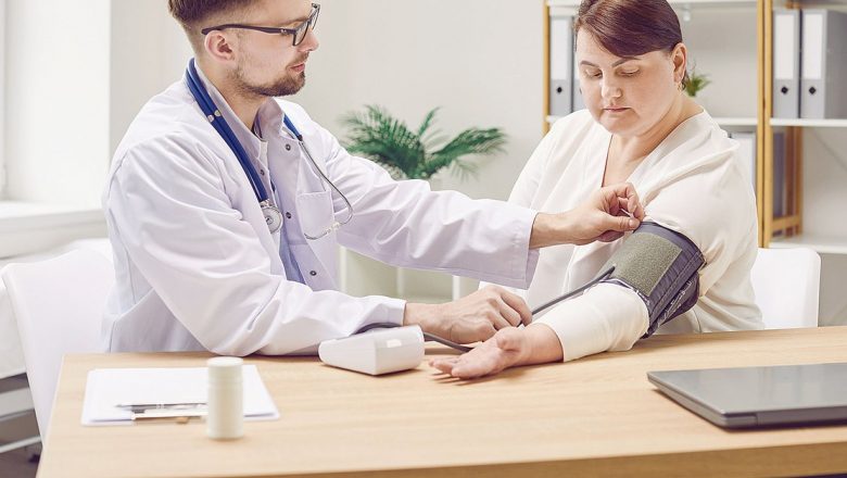 Obezitatea: O privire aprofundată asupra cauzelor, complicațiilor și soluțiilor de tratament