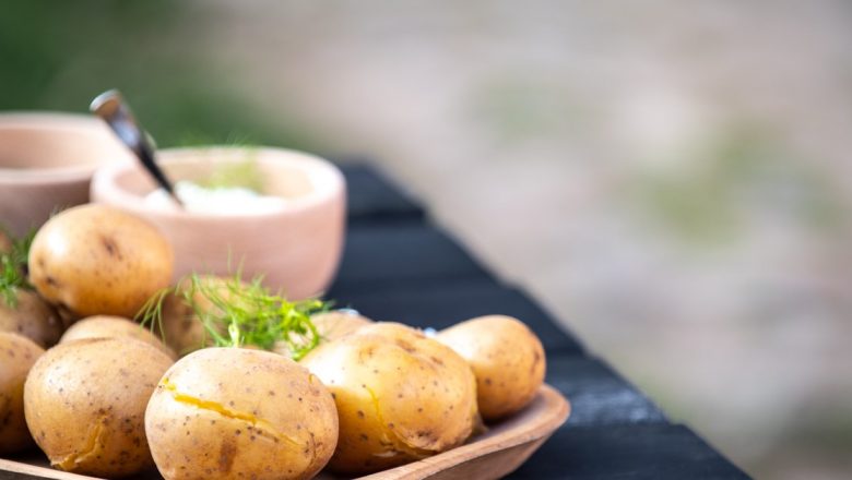 Descoperă Beneficiile Surprinzătoare ale Cojilor de Cartofi: O Resursă Nutritională Neexplorată