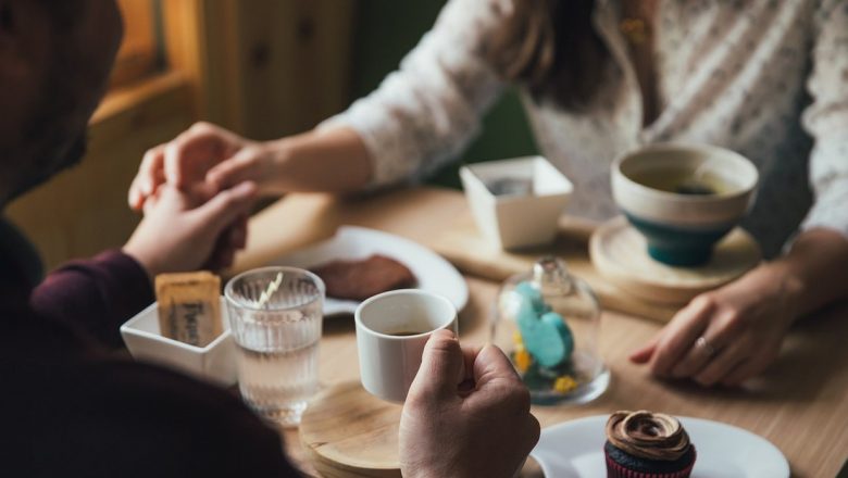 Cardamomul: Băutura Secretă a Arabilor pentru Digestie și Pierdere în Greutate