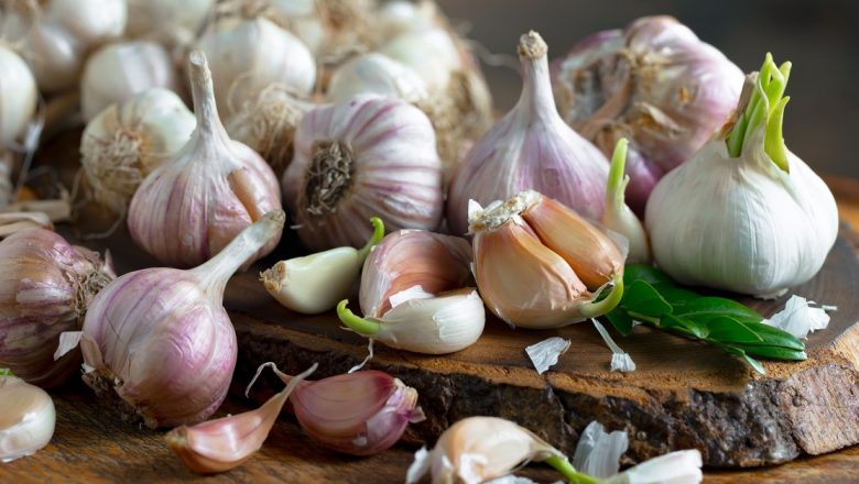 Importanța depozitării corecte a usturoiului: Ghidul complet pentru a menține aroma și siguranța alimentelor