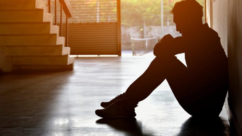 Sunătoarea: Un Remediu Natural pentru Simptomele Menopauzei și Depresie