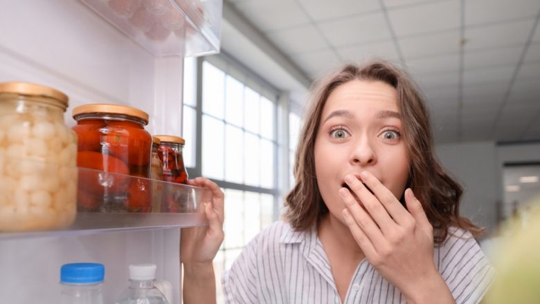 Pericolele Ascunse din Frigider: Cum Să Te Protejezi de Toxiinfecțiile Alimentare