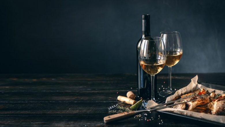 Vinul Alb sau Roșu: O Analiză Detaliată a Riscurilor de Cancer Asociate Consumul de Alcool