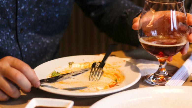 Îmbunătățirea Digestiei După Cină: Trucuri Eficiente și Implicațiile Lor pentru Sănătate