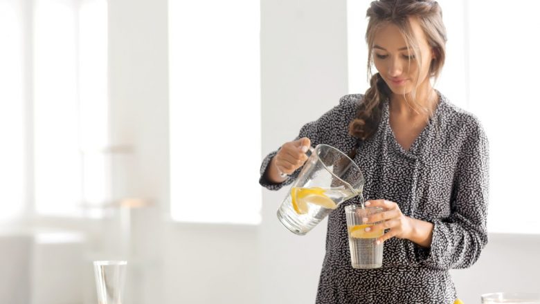 7 Efecte Negative ale Consumului Excesiv de Apă: Ce Trebuie să Știi pentru a-ți Proteja Sănătatea