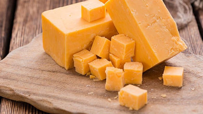 Brânza Cheddar: Un Surprinzător Aliat Nutrițional cu Mai Multe Proteine decât Ouăle