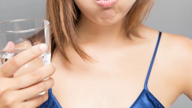 Beneficiile gargarilor cu sare, bicarbonat și salvie: Un ghid detaliat pentru sănătatea gâtului