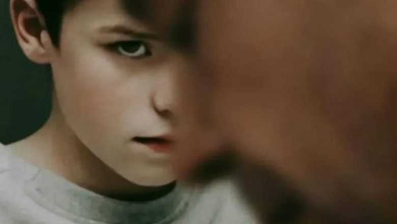 Impactul Serialului „Adolescence”: O Privire Asupra Realității Adolescenței și a Provocărilor Părinților