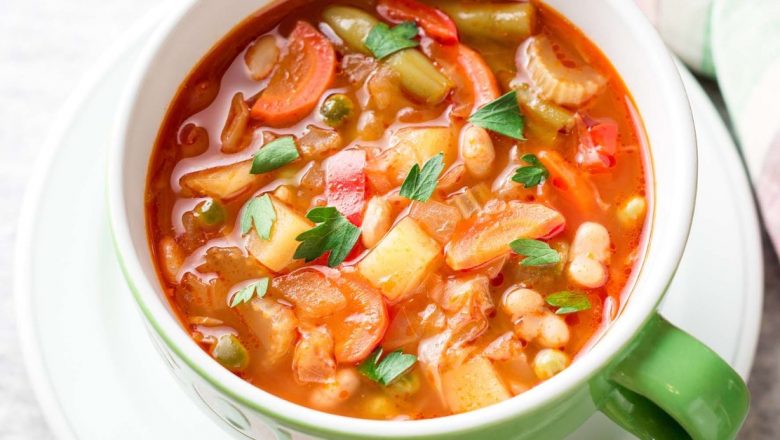 Secretele Longevității: Cum Supa Minestrone a Familiei Melis din Sardinia Aduc Înțelepciunea Dietei Mediteraneene
