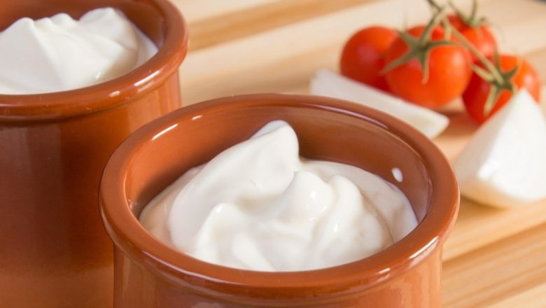 Smântâna din comerț: Cum alegi cea mai bună opțiune pentru sănătatea ta?