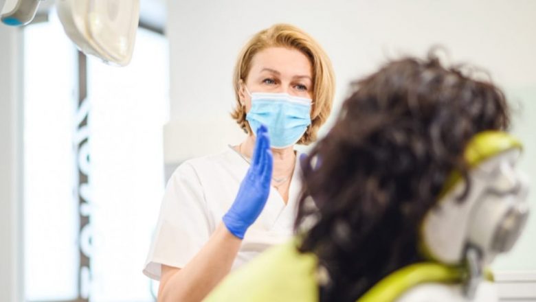 Implanturi dentare pentru pacienții cu pierderi osoase: Inovații și soluții avansate la Clinica OZONO