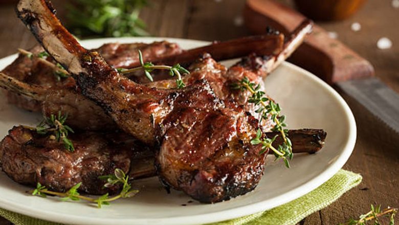 Riscurile consumului de carne de miel: Ce trebuie să știe persoanele vulnerabile