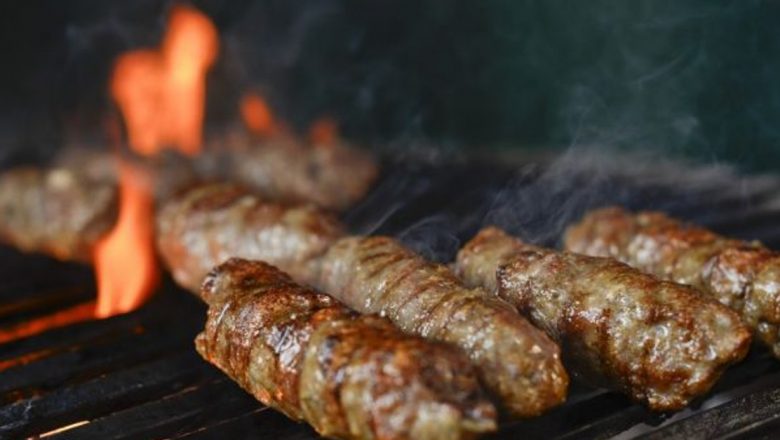 Adevărul despre carnea de mici din supermarketuri: Un risc pentru sănătatea publică