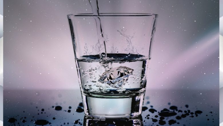 Mitul celor doi litri de apă: o analiză detaliată a nevoilor de hidratare