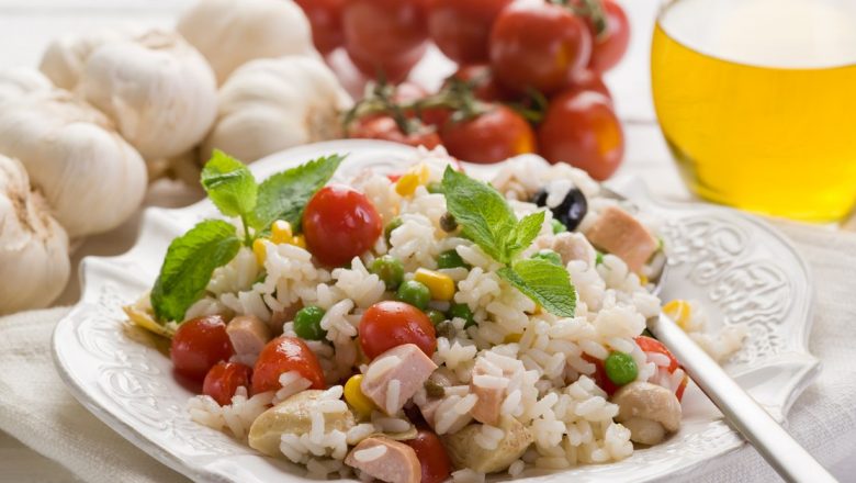 Sindromul orezului gătit: Ce este și cum ne protejăm de riscurile alimentare