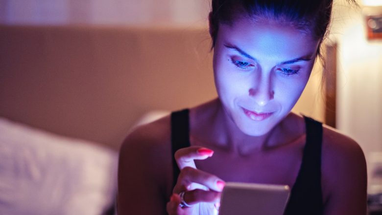 Dependenta de rețelele sociale: Cum ne afectează sănătatea mintală și relațiile interumane