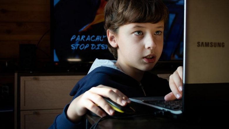 Autismul Virtual: O Provocare Modernă pentru Copiii Crescuți în Fața Ecranelor