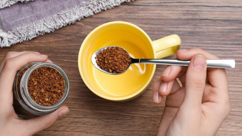 Impactul Consumul de Cafea Instant Asupra Sănătății Oculare: O Analiză Detaliată