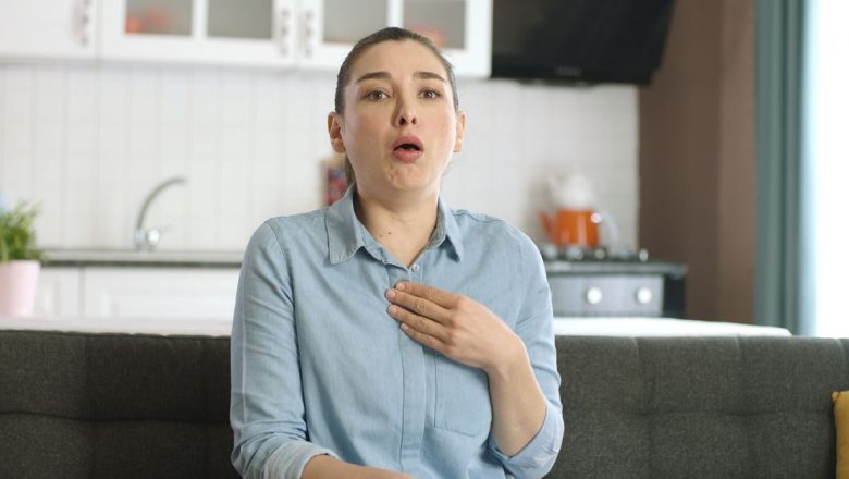 Cum poți să te salvezi singur în cazul unui înec cu mâncare: Ghid esențial de supraviețuire