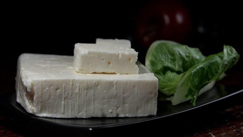 Brânza Feta: Adevăruri și Mite Despre Un Deliciu Grecesc
