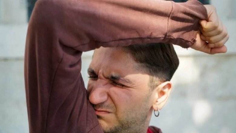 Cum obiceiurile zilnice pot afecta mirosul corpului: o analiză detaliată