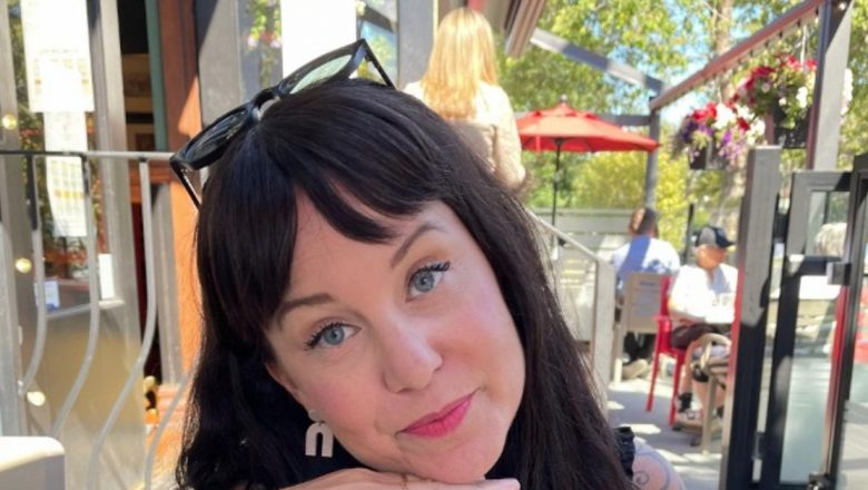 Povestea lui Rebecca Luna: Lupta cu Alzheimerul la 48 de ani și Impactul Asupra Vieții Familiale