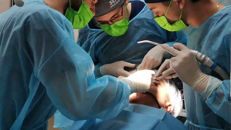 Implanturile dentare în contextul osteoporozei: Soluții și considerații esențiale pentru o sănătate orală optimă