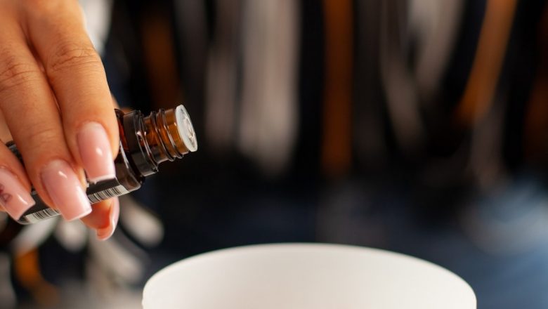 Uleiurile esențiale: Soluții naturale pentru o menopauză mai ușoară