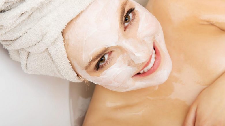 Beneficiile Iaurtului pentru Piele: De la Exfoliere la Hidratare