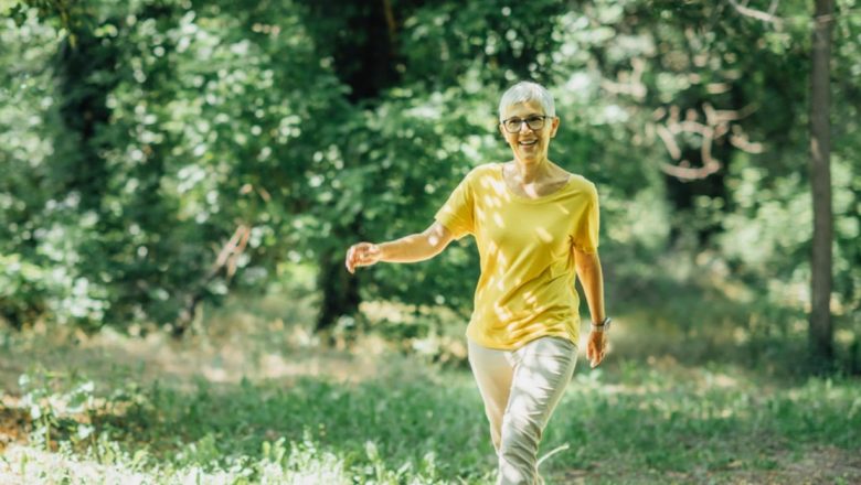 Mersul pe jos în intervale: metoda japoneză care promite să prelungească viața cu șapte ani