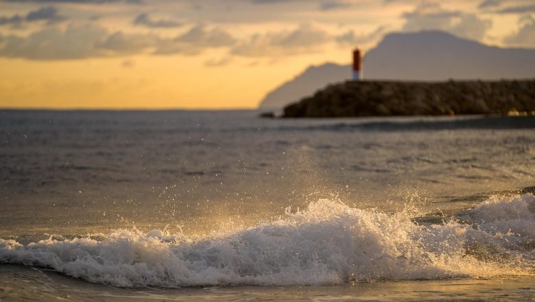 Briza oceanului și longevitatea: De ce locuitorii de la malul apei trăiesc mai mult?