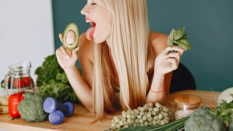 Dieta Anti-Îmbătrânire: Alimentele Care Îți Pot Oferi Strălucirea Tinereții Fără Intervenții Chirurgicale
