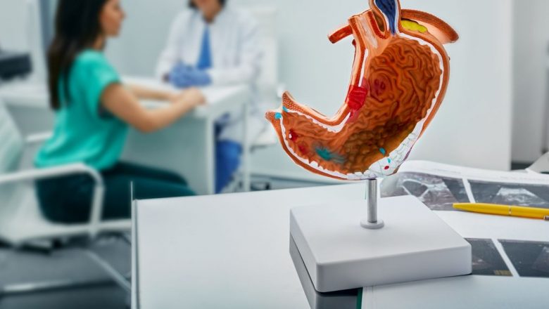 Povestea lui Alex Jade: Diagnosticarea timpurie a cancerului gastric și impactul asupra vieții la 31 de ani