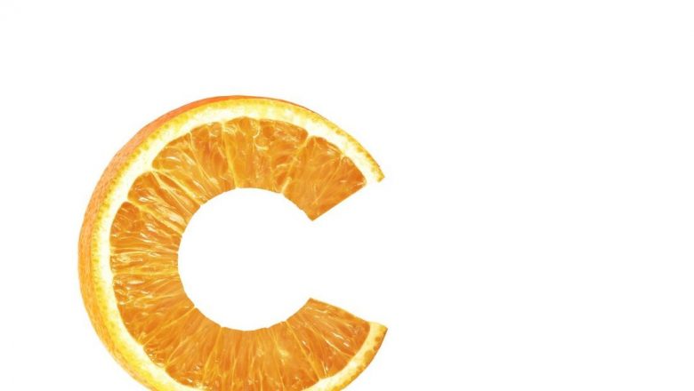 Rolul Esențial al Vitaminei C: Beneficii și Implicații pentru Sănătate