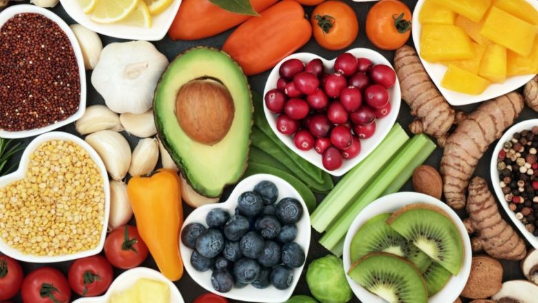 Alimentația după 50 de ani: Cum alegerea alimentelor poate influența starea de bine