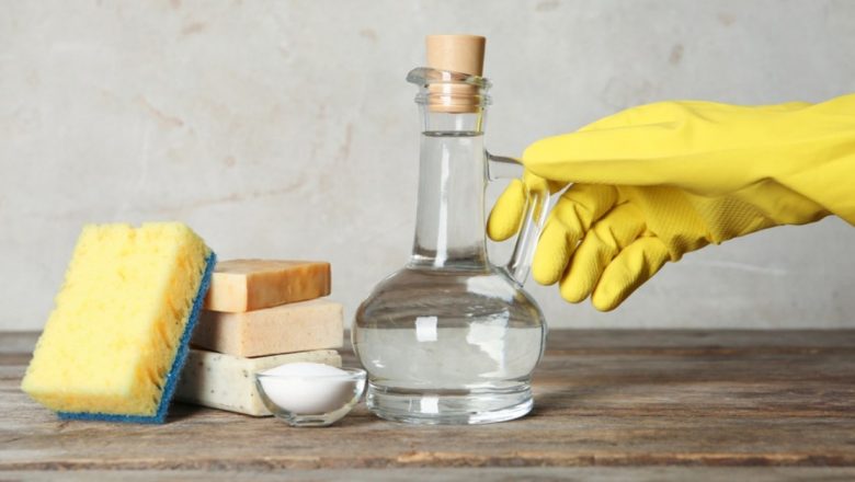 Ghidul Complet pentru Îndepărtarea Petelor de pe Covor: Soluții Naturale cu Oțet Alb