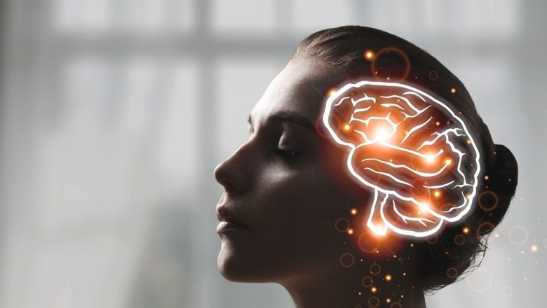Impactul învățării unui instrument muzical asupra sănătății creierului în vârstă: O abordare holistică