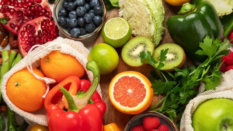Iaurtul Grecesc și Nucile: Alimentele Secrete în Lupta cu Kilogramele