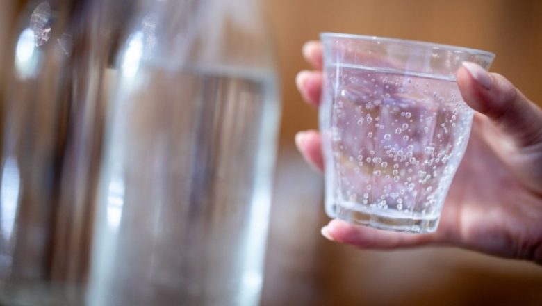 Impactul consumului insuficient de apă asupra sănătății: ce se întâmplă în organismul tău când bei sub 500 ml pe zi
