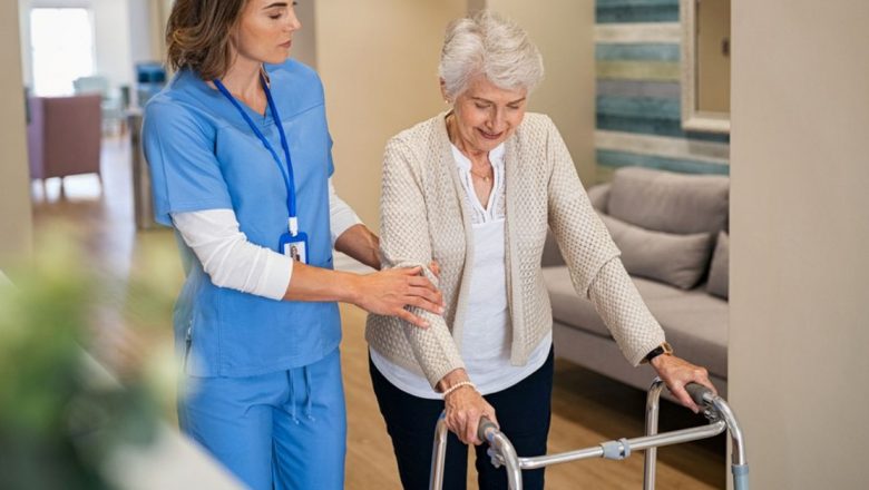 De ce un centru pentru seniori cu servicii integrate reprezintă soluția optimă pentru vârstnici și familiile acestora