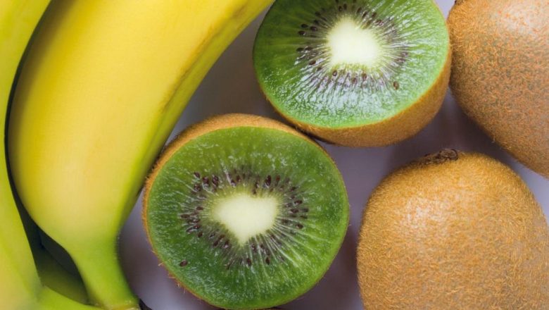 Bananele versus Kiwi: O Analiză Detaliată a Aportului de Potasiu și Beneficiile Fiecărui Fruct