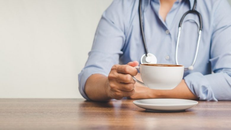 Cafeaua și Sănătatea Cardiacă: Noi Perspective pentru Pacienții cu Fibrilație Atrială